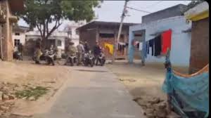 यूपी उपचुनाव: हंगामे के बाद दारोगा समेत 7 पुलिसवाले सस्पेंड...