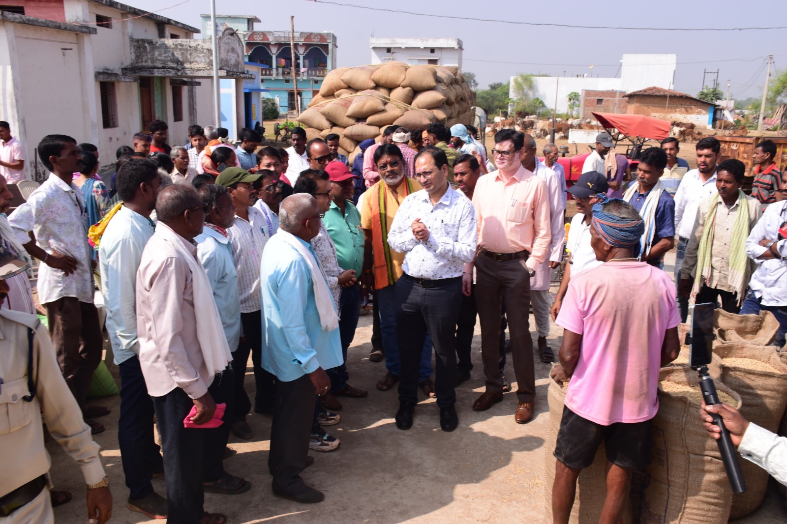 धान खरीदी खरीफ विपणन वर्ष 2024-25 : धान खरीदी उत्सव पर धान उपार्जन केन्द्रों में रहा उल्लास एवं खुशी का माहौल
