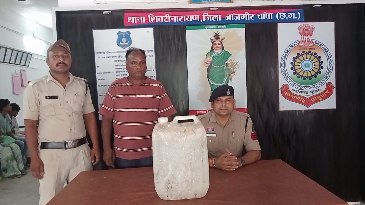 पुलिस ने दबिश देकर 2 आरोपियों के कब्जे से पकड़े 27 लीटर शराब