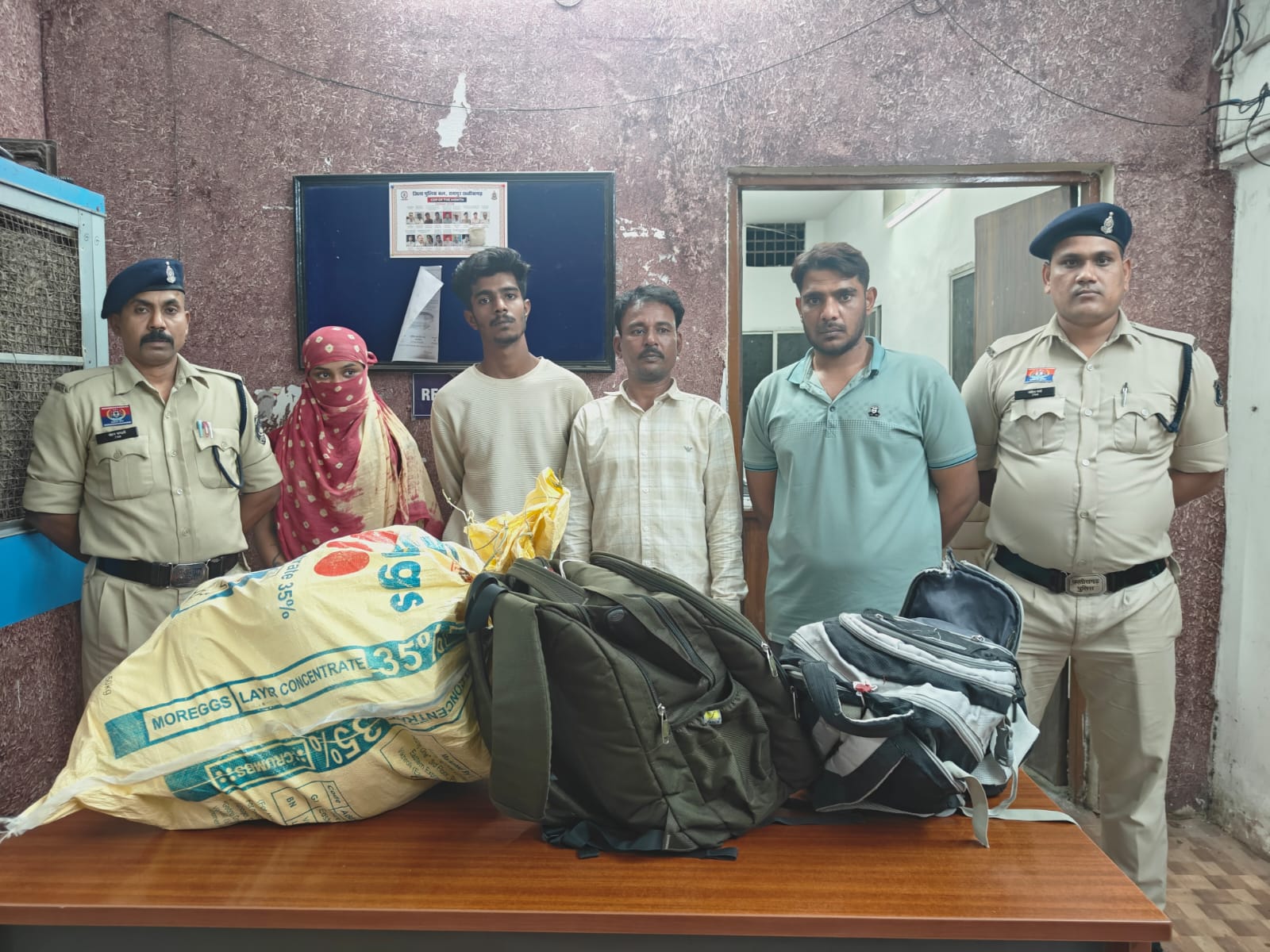 ‘‘ऑपरेशन निश्चय‘‘ : गांजा के साथ अंतर्राज्यीय व महिला सहित कुल 04 आरोपी गिरफ्तार