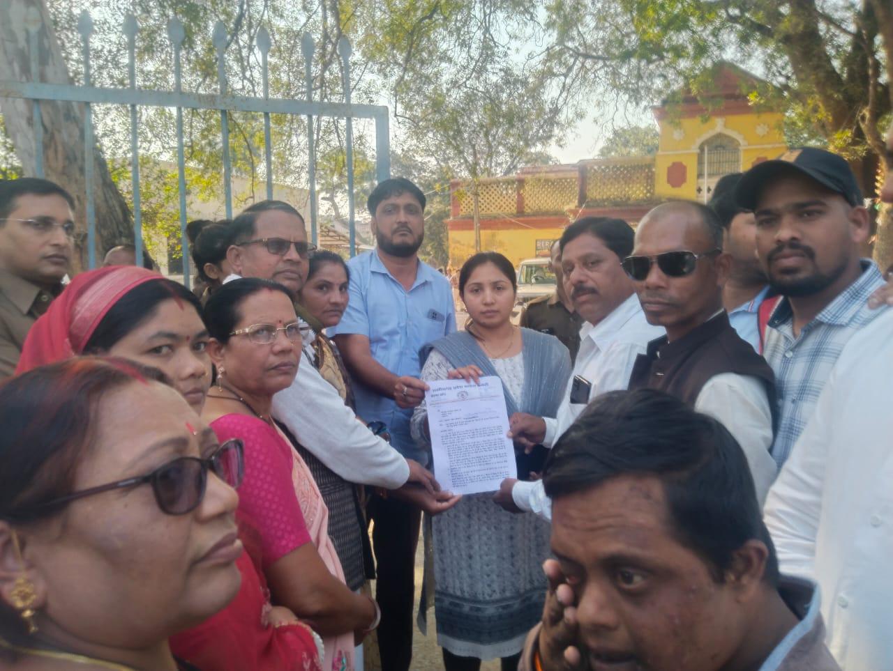 ब्लॉक कांग्रेस कमेटी गरियाबंद के नेतृत्व में गांधी मैदान में किसानों की समस्या को लेकर एक दिवसीय धरना प्रदर्शन