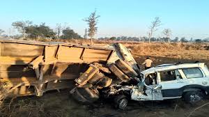 भीषण सड़क हादसा : तेज रफ्तार स्कॉर्पियो और ट्रेलर में भिड़ंत,हादसे में 6 लोग गंभीर रूप से घायल