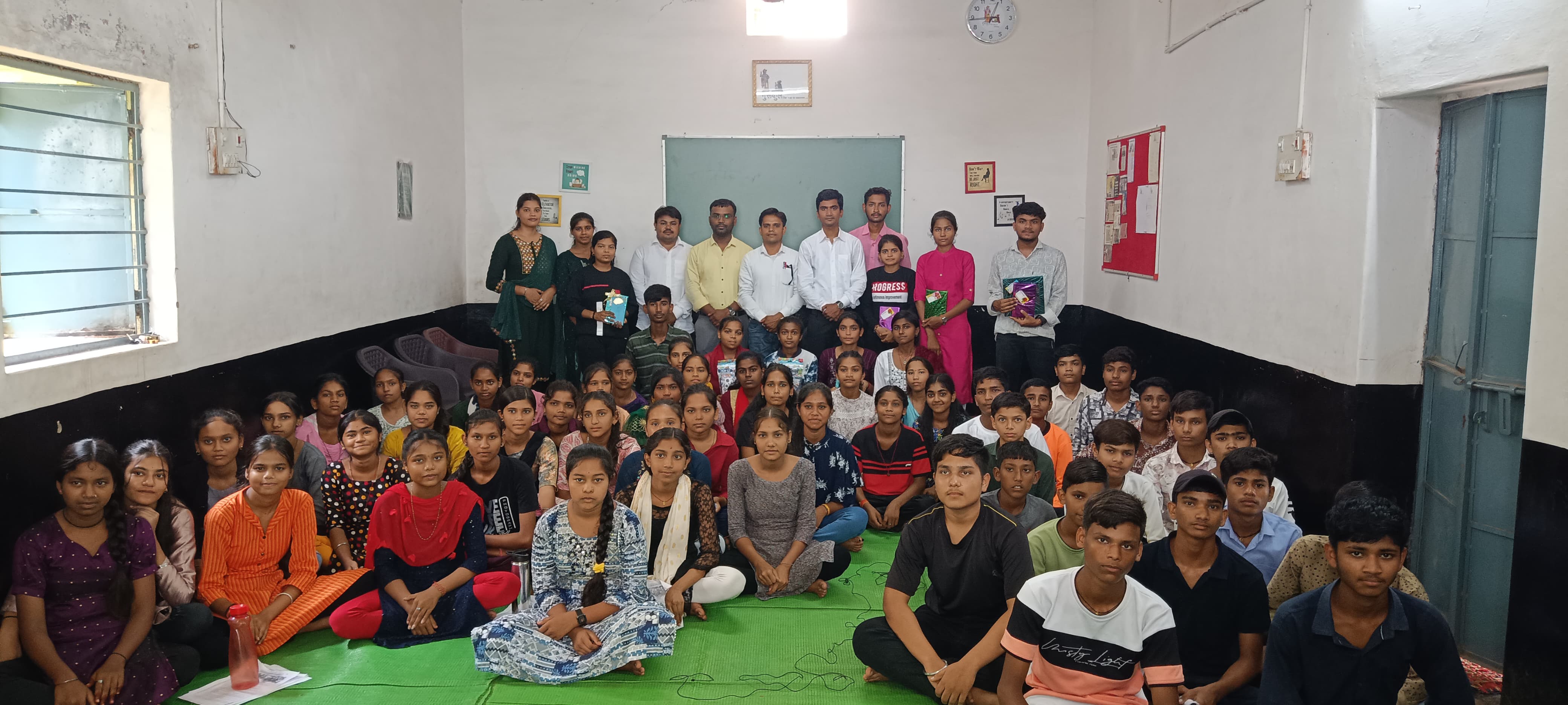 प्रतिभावान विद्यार्थियों का सम्मान कर आगे बढ़ने किया प्रोत्साहित अतिथियों ने होनहारों का बढ़ाया हौसला