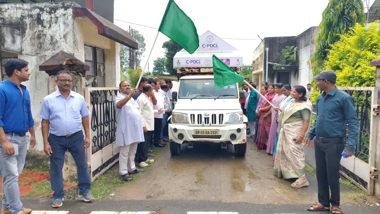 मनेंद्रगढ़ से रवाना हुआ प्रधानमंत्री सूर्यघर योजना का प्रचार रथ