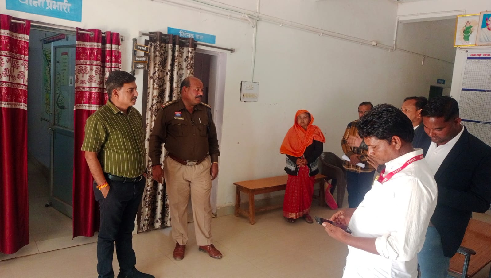 एसएसपी बेमेतरा रामकृष्ण साहू (IPS) ने थाना दाढी का किया औचक निरीक्षण