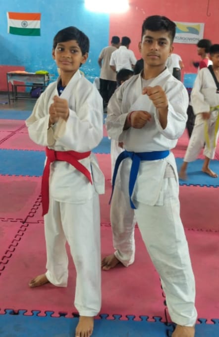 संभाग स्तरीय कराटे हेतु गांधी इंग्लिश मीडियम स्कूल के दो छात्र चयनित