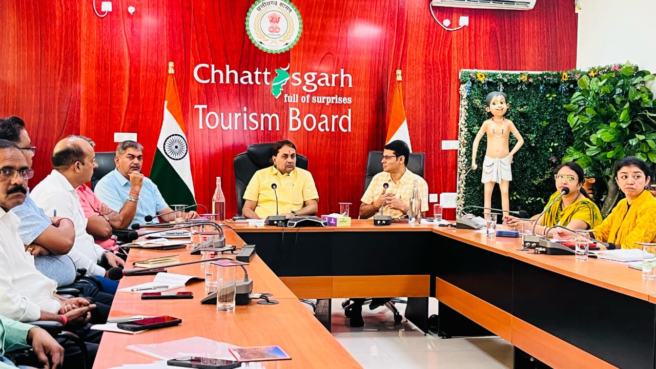 छत्तीसगढ़ टूरिज्म बोर्ड की समीक्षा बैठक सम्पन्न, नवनियुक्त अध्यक्ष नीलू शर्मा ने की योजनाओं की विस्तार से समीक्षा