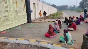 डीएड अभ्यर्थियों ने शिक्षा मंत्री गजेंद्र यादव के बंगले का किया घेराव 