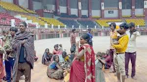 रायपुर : मशरूम फैक्ट्री में सैकड़ों मजदूरों को बंधक बनाकर महीनों से काम कराया जा रहा था, प्रशासन ने सैकड़ों लोगों का किया रेस्क्यू 