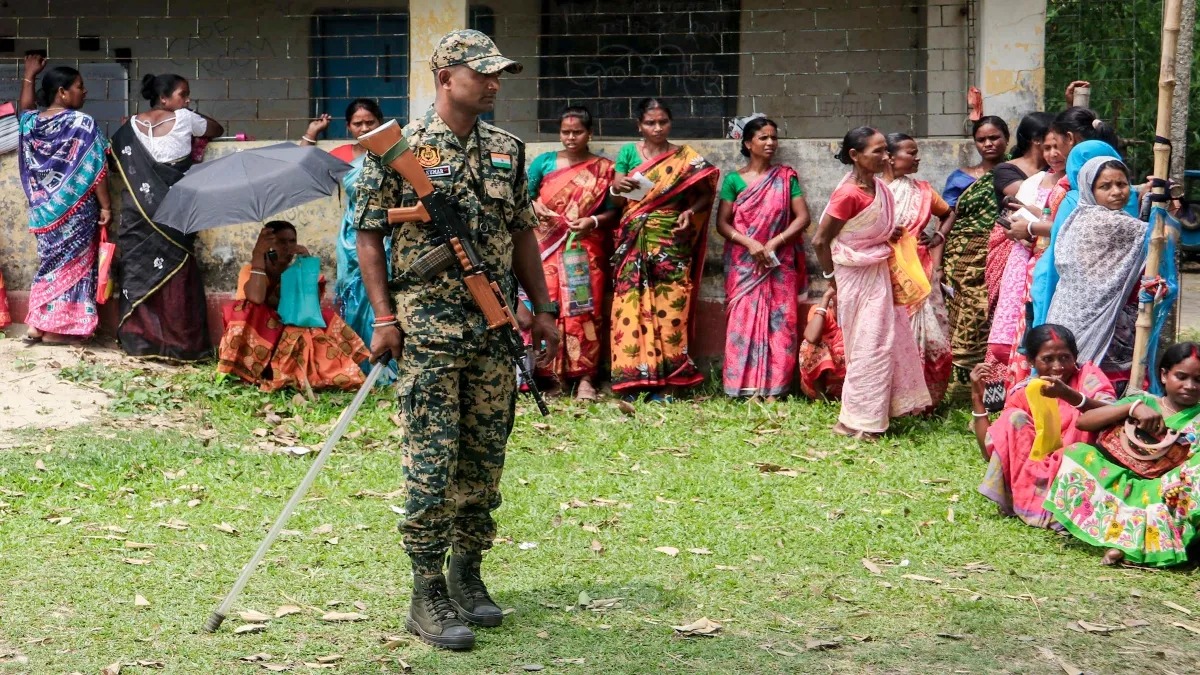हिंसा के साए में भी ऐतिहासिक मतदान! बंगाल के पहले चरण में वोटिंग ने रचा नया इतिहास