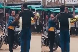  गरियाबंद: दिनदहाड़े बीच सड़क में राहगीर पर चाकू से हमले कि कोशिश,लोगो मे दहशत का माहौल
