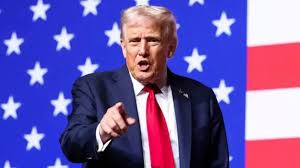 राष्ट्रपति ट्रंप की सख्त आव्रजन नीतियों के एक साल बाद अमेरिका स्वयं अधर में 