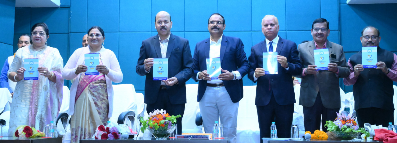 कृषि महाविद्यालय, रायपुर में नव वर्ष मिलन समारोह आयोजित : सह सेवानिवृत्त वैज्ञानिकों, प्राध्यापकों का सम्मान भी किया गया