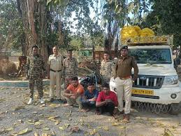 24 गौवंशों को कराया गया तस्करों से मुक्त, पिकअप और बाइक जब्त