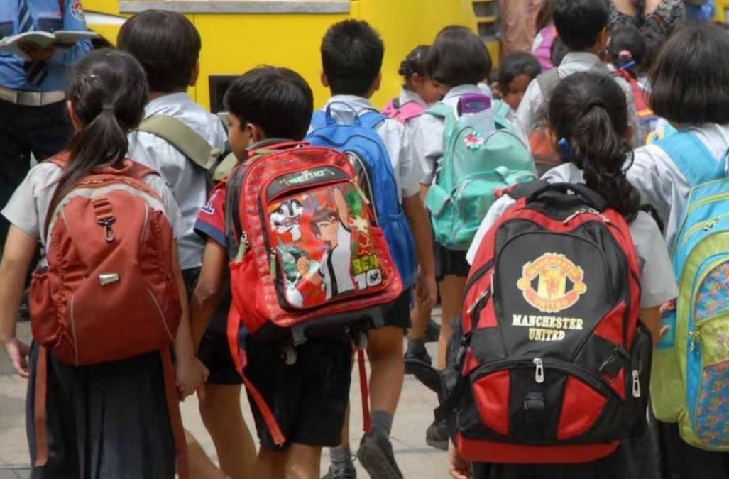 छत्तीसगढ़ में आज से खुले स्कूल: तिलक, किताबों और मुस्कान के साथ हुआ बच्चों का स्वागत, शुरू हुआ शाला प्रवेश उत्सव