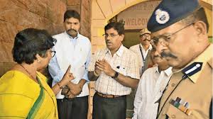 रायपुर कलेक्ट्रेट में लगी महिला आयोग की कचहरी,महिला अभ्यार्थियों ने लगाए पुलिस पर आरोप