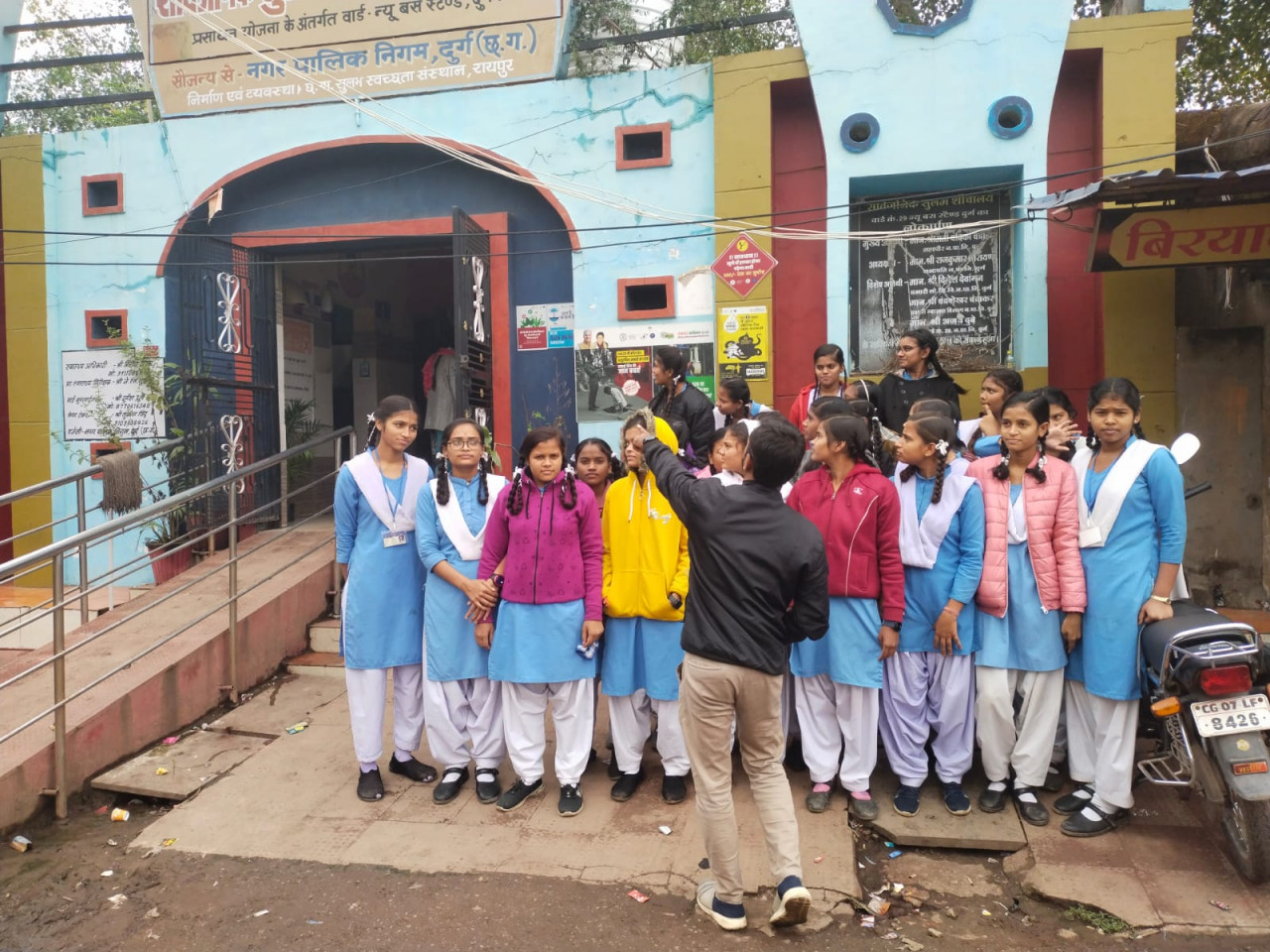 स्वच्छ भारत मिशन के तहत स्कूली बच्चों को दी गई स्वच्छता की जानकारी