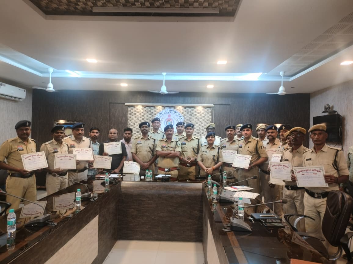 उप सरपंच हत्याकांड की गुत्थी सुलझाने वाले पुलिस अधिकारी-कर्मचारी और नागरिक सम्मानित