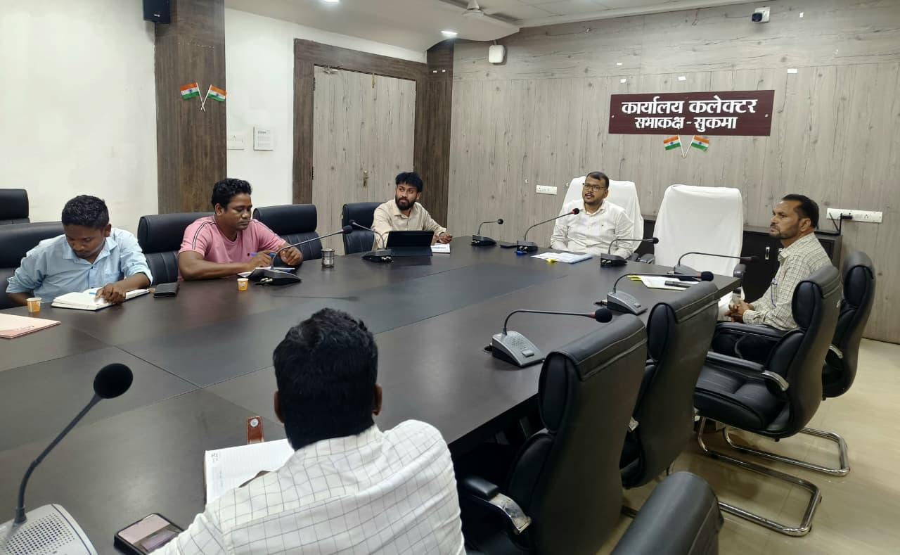 सुकमा में घर-घर पहुंचेगा निर्वाचन दल, हर पात्र नागरिक को मिलेगा EPIC कार्ड: कलेक्टर अमित कुमार