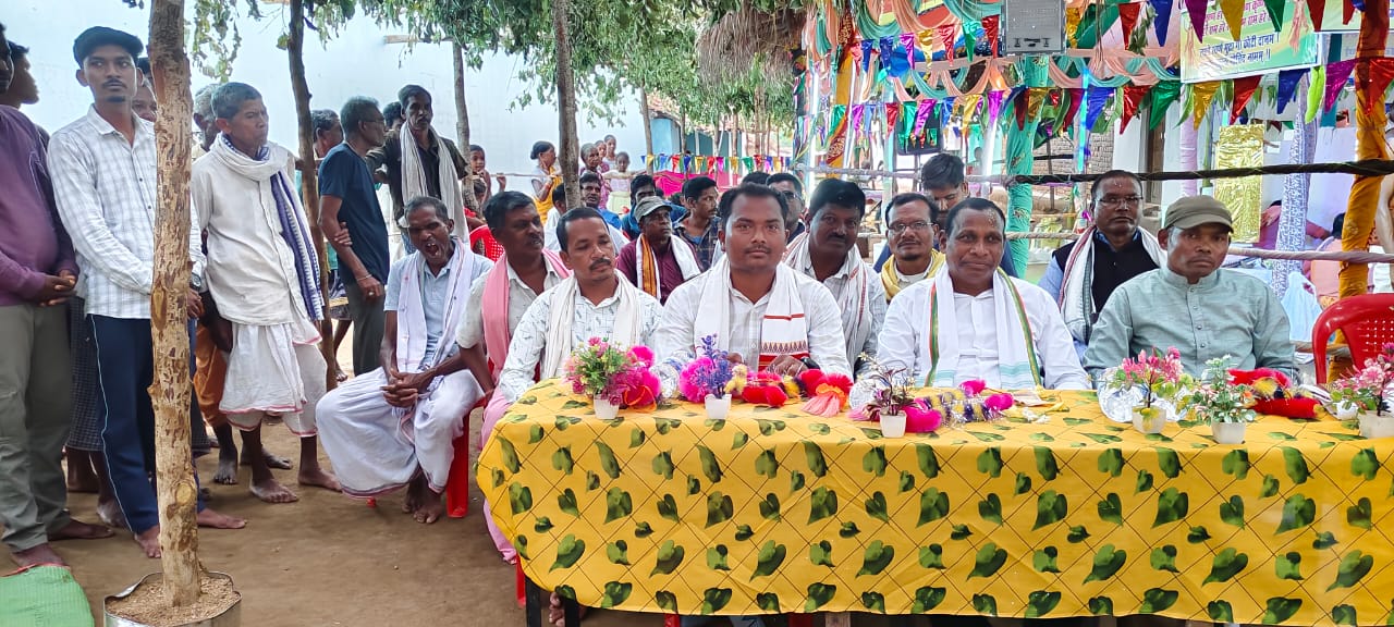 सुरुंंगपानी में चार दिवसीय नाम यज्ञ के शुभारंभ में पहुंचे विधायक जनक ध्रुव