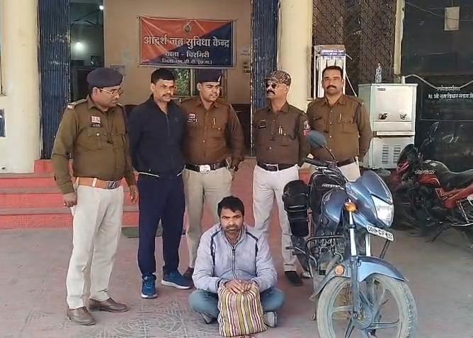 चिरमिरी पुलिस की बड़ी कार्रवाई, 16 लीटर अवैध महुआ शराब के साथ एक आरोपी गिरफ्तार