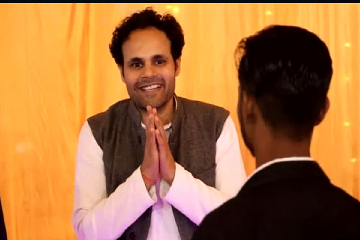 लोकसभा चुनाव से पहले मायावती को लगा बड़ा झटका, पार्टी के सांसद ने दिया इस्तीफा