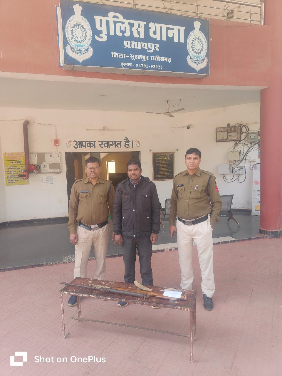 स्कूल में एयर गन लेकर शिक्षिका को धमकी देने के मामले पर पुलिस ने लिया त्वरित संज्ञान, आरोपी प्रधान पाठक हुआ गिरफ्तार