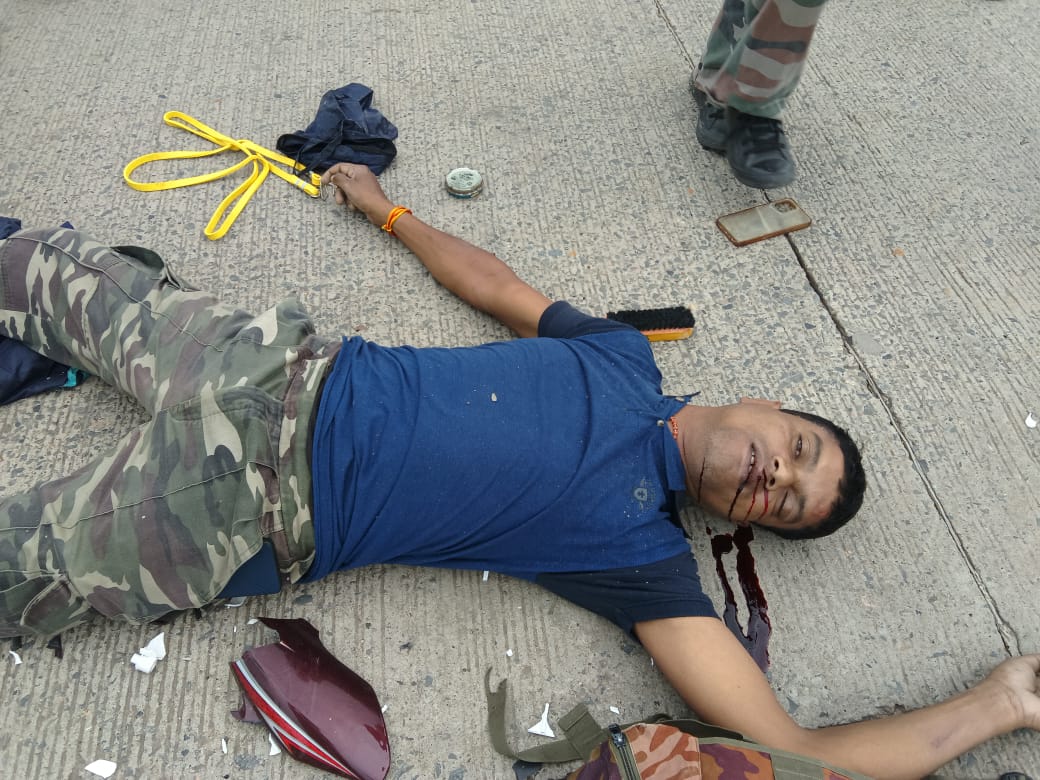 ट्रक के ठोकर से मोटरसायकल सवार आरक्षक की मौत