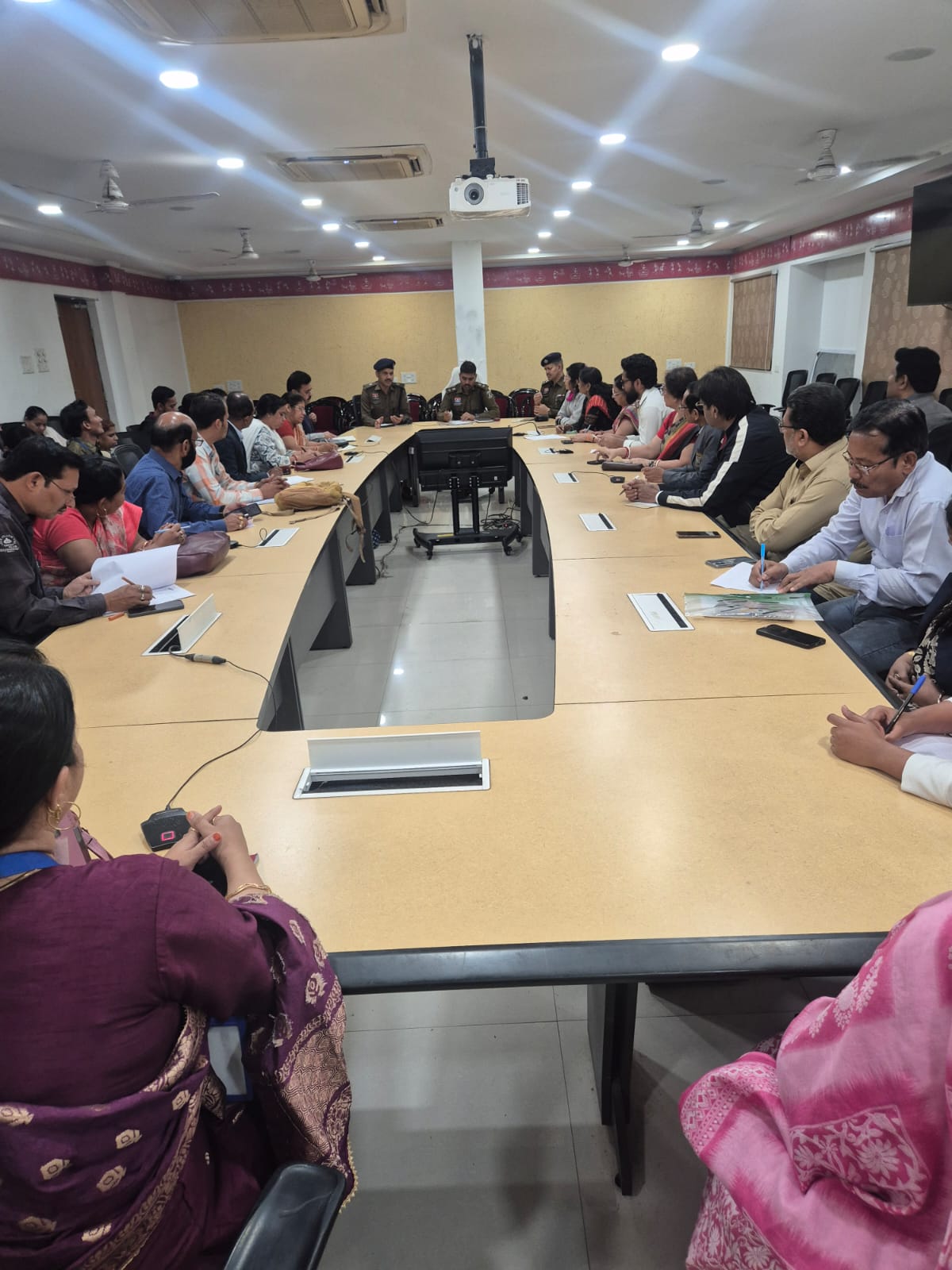 रायपुर कमिशनरेट : सेंट्रल जोन ,बच्चों की सुरक्षा सर्वोपरि : डीसीपी सेंट्रल जोन ने स्कूल प्रिंसिपल्स की ली बैठक 