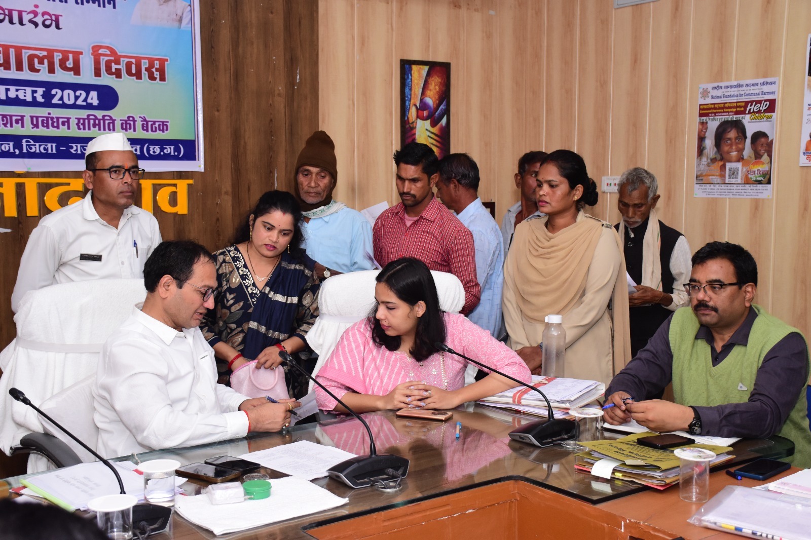 कलेक्टर ने जनदर्शन में संवेदनशीलता पूर्वक सुनी नागरिकों की समस्याएं, सर्वोच्च प्राथमिकता के साथ निराकरण करने के दिए निर्देश