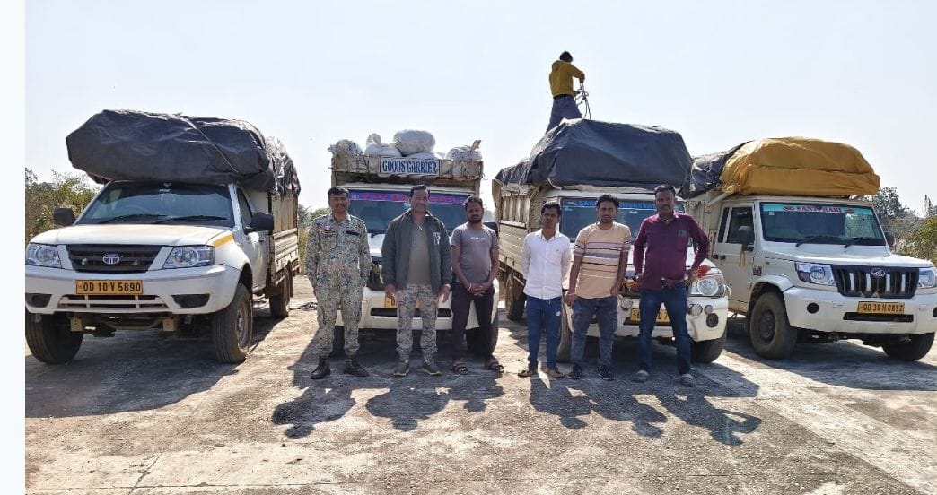 धान तस्करों पर छिन्दगढ़ पुलिस की बड़ी कार्रवाई, 4 पिकअप वाहन जब्त