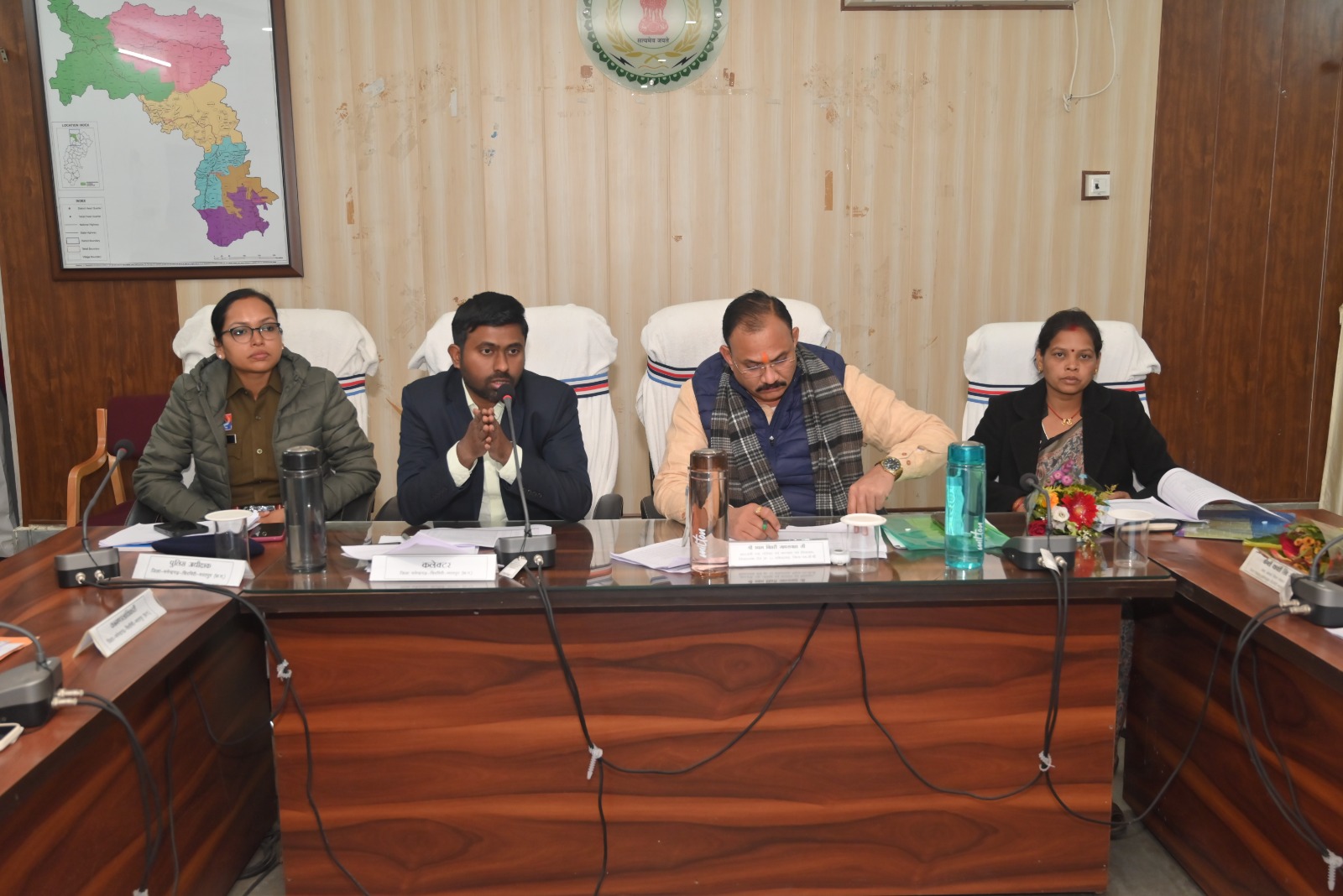 खनिज न्यास शासी परिषद की महत्वपूर्ण बैठक हुई सम्पन्न, विकास कार्यों का किया गया समीक्षा, नए योजनाओं पर भी किया चर्चा