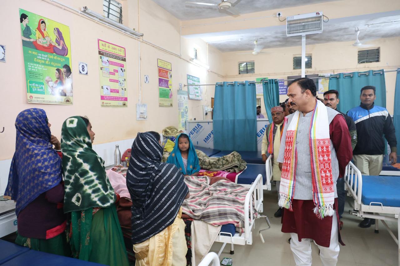 स्वास्थ्य मंत्री श्याम बिहारी जायसवाल ने सामुदायिक स्वास्थ्य केंद्र साजा का किया निरीक्षण