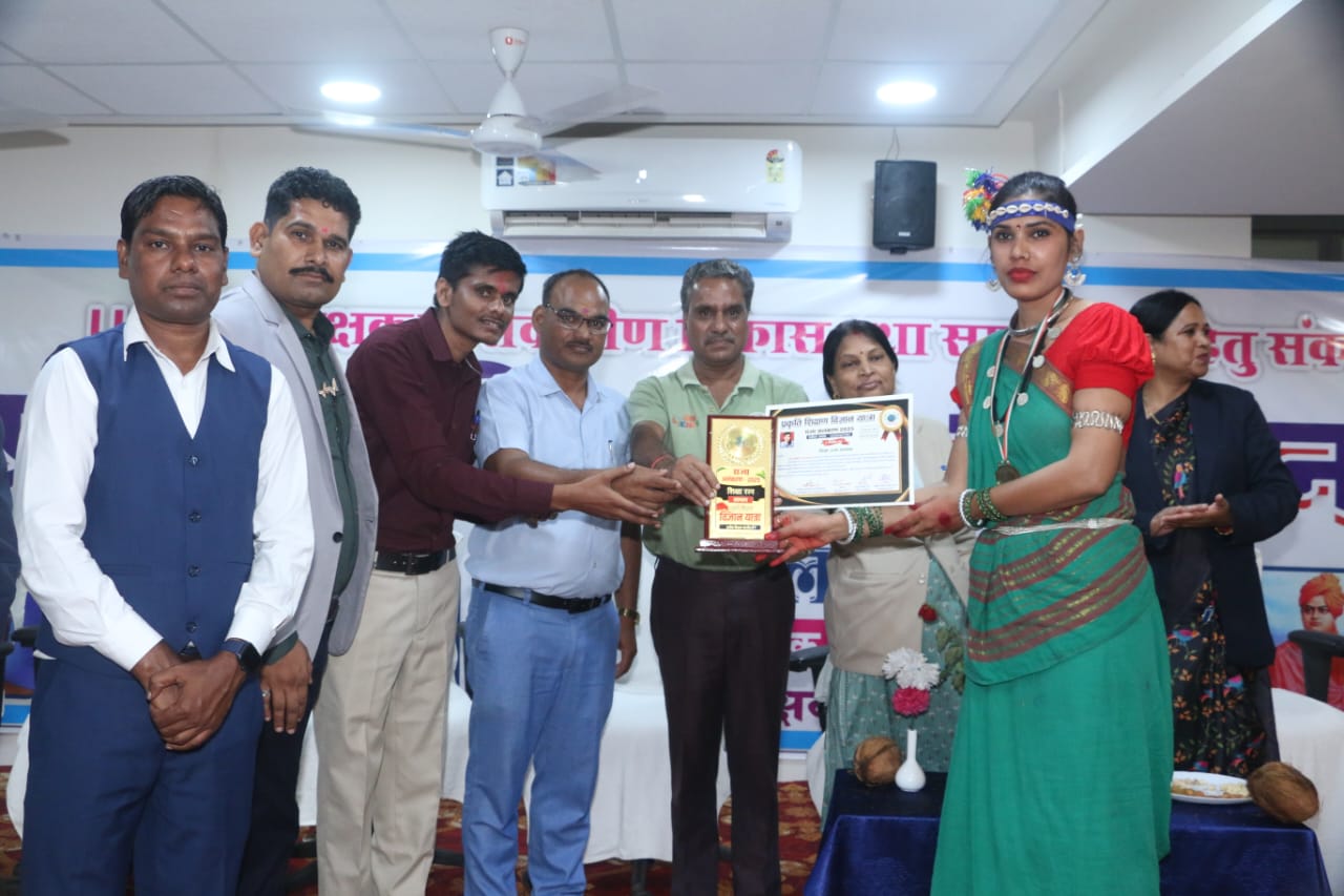 राज्य अलंकरण में शिक्षा रत्न सम्मान से अलंकृत हुई गरियाबंद जिले की व्याख्याता