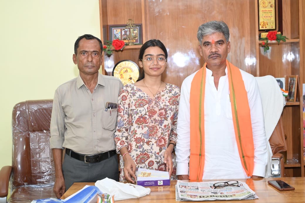 साजा विधायक ईश्वर साहू ने दी रिमी राय को बधाई