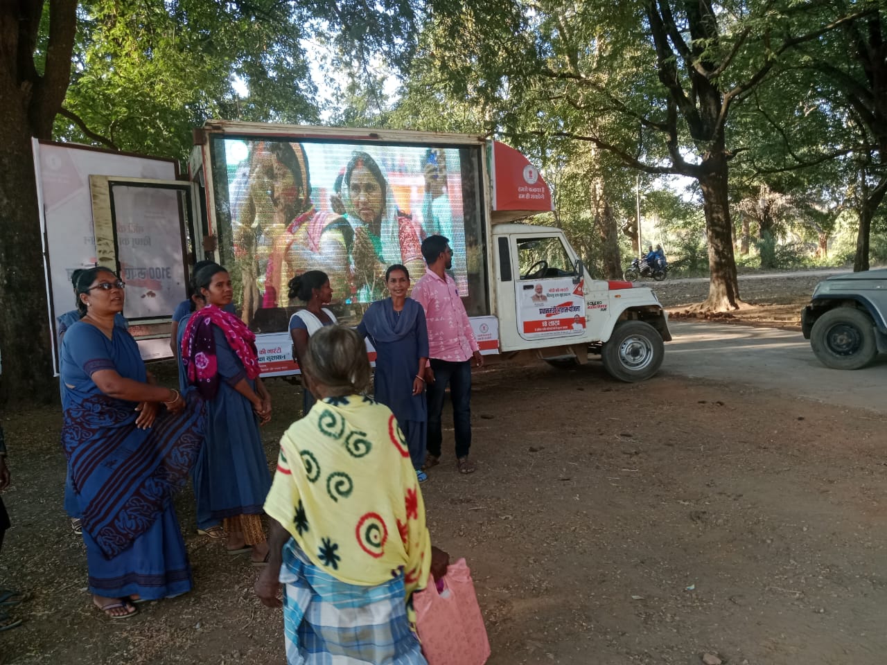 एलईडी वैन से हो रहा है शासन की योजनाओं का प्रचार-प्रसार