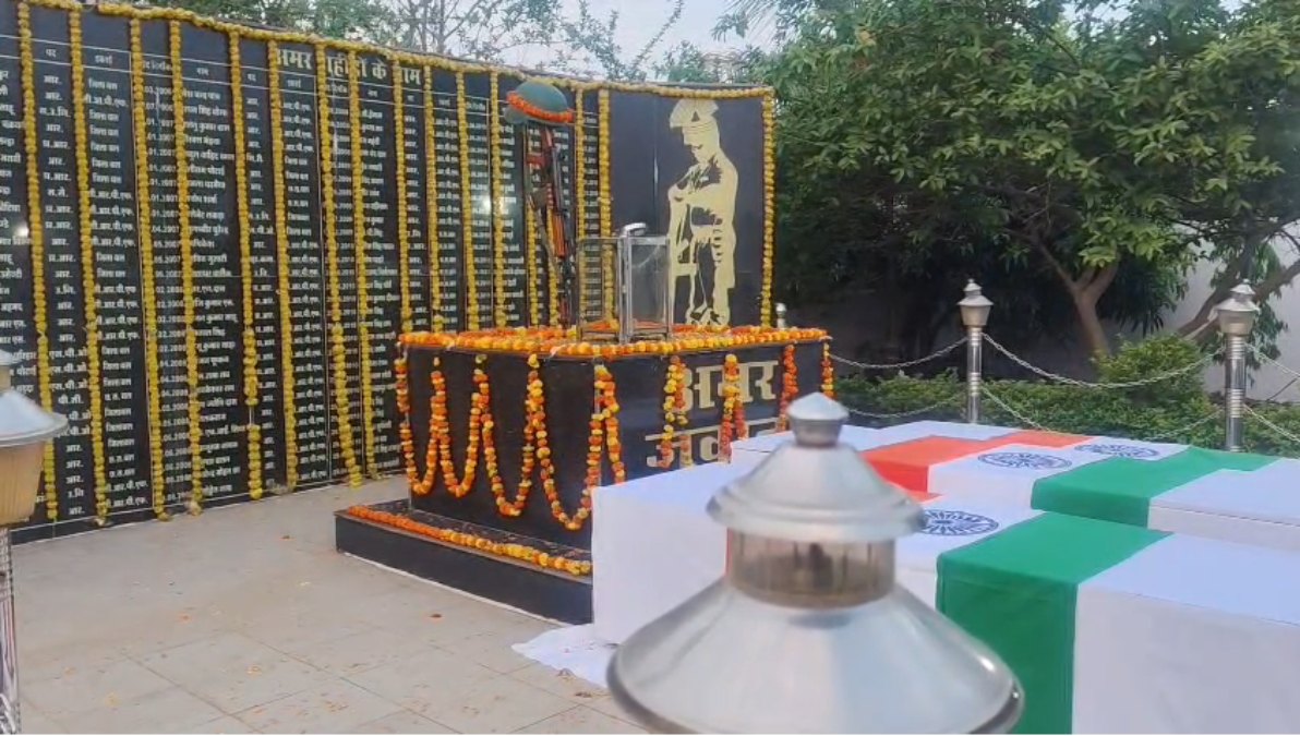 नारायणपुर में गूंजा ‘अमर रहें’: शहीद जवानों को पूरे सम्मान के साथ दी गई अंतिम विदाई