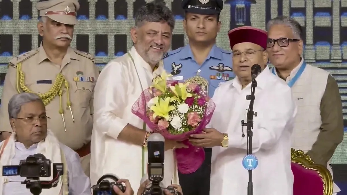 कर्नाटक के नए मुख्यमंत्री बने डीके शिवकुमार, भव्य समारोह में ली शपथ; पीएम मोदी समेत दिग्गज नेताओं ने दी बधाई