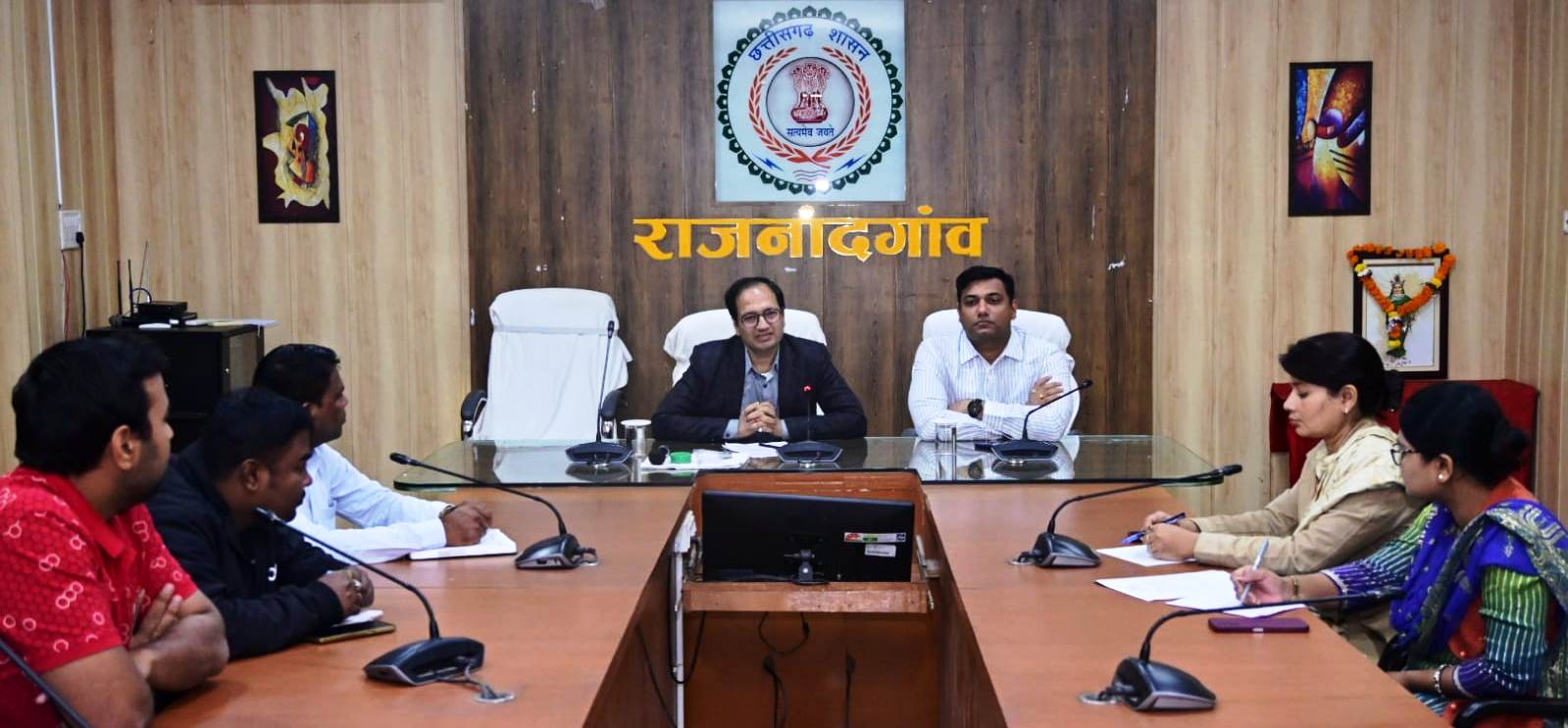 हेलमेट पहनने से सड़क दुर्घटना में बच सकती है जान : कलेक्टर
