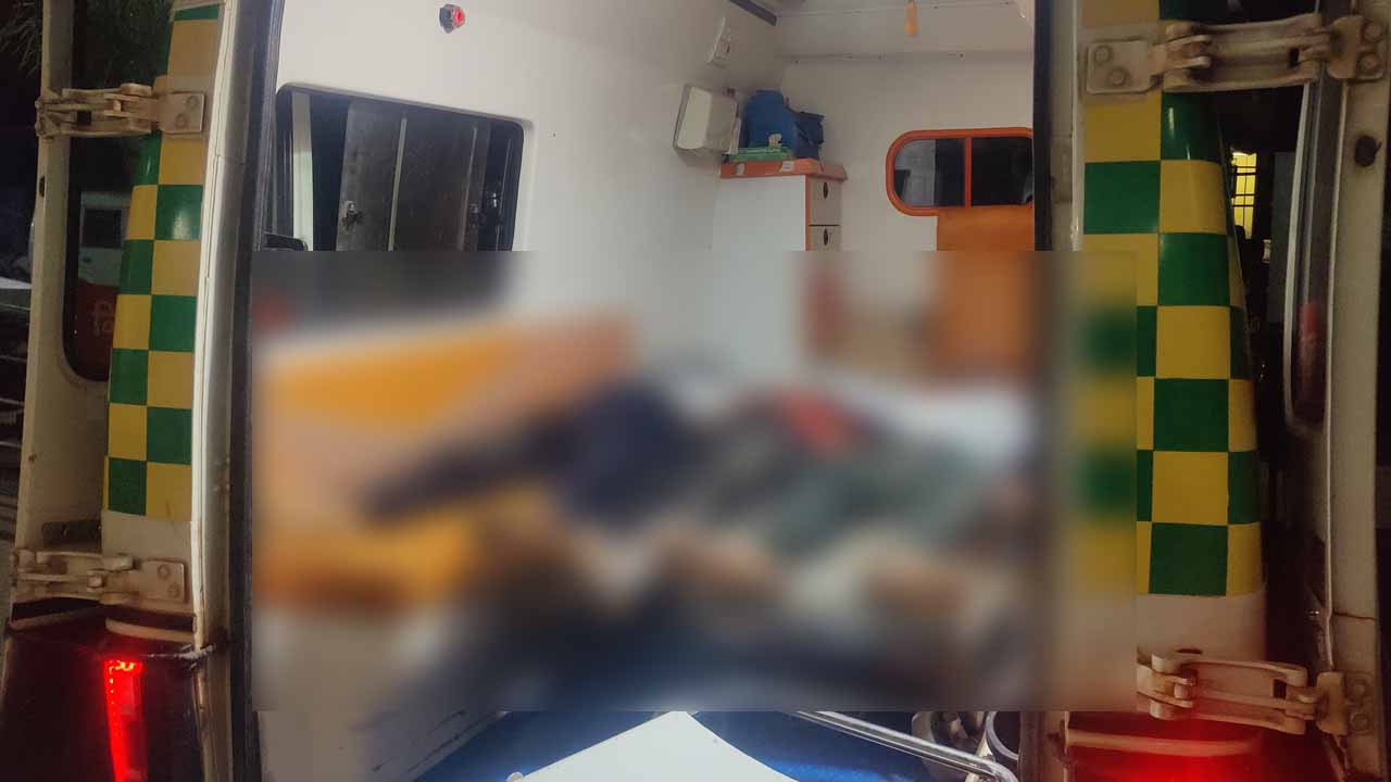 भीषण सड़क हादसे में बाईक सवार तीन युवकों की मौके पर दर्दनाक मौत 