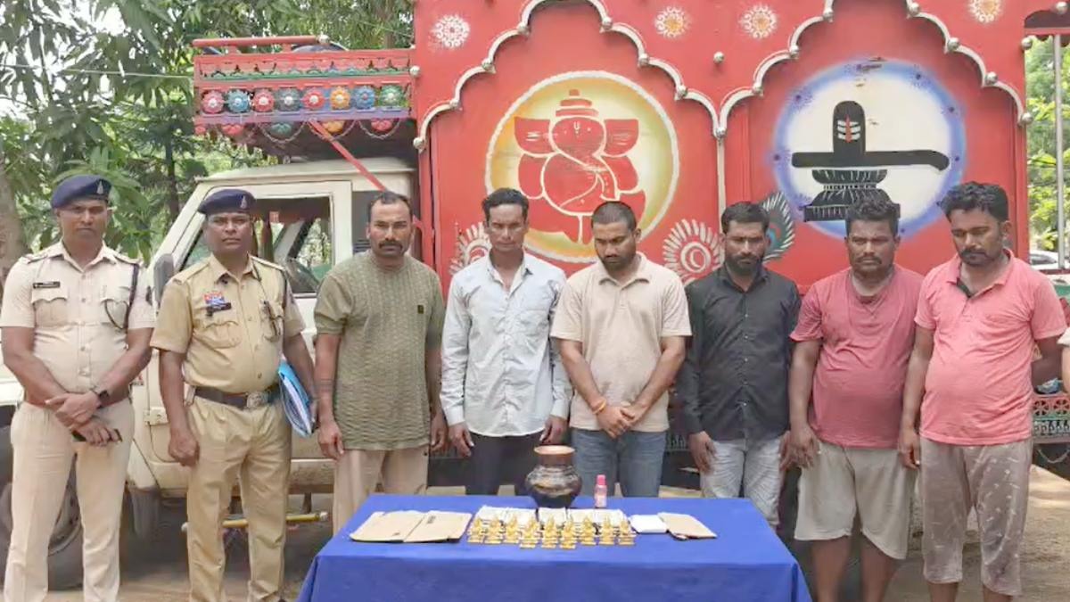 -1घर में गड़ा है सोना-1... इसी झांसे में ठगे 5 लाख, अंतर्राज्यीय गिरोह के 6 शातिर गिरफ्तार