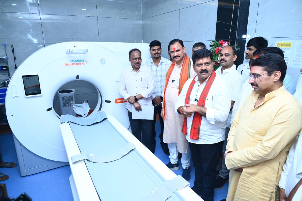  उपमुख्यमंत्री विजय शर्मा और स्वास्थ्य मंत्री जायसवाल ने जिला अस्पताल में किया सिटी स्कैन यूनिट का लोकार्पण