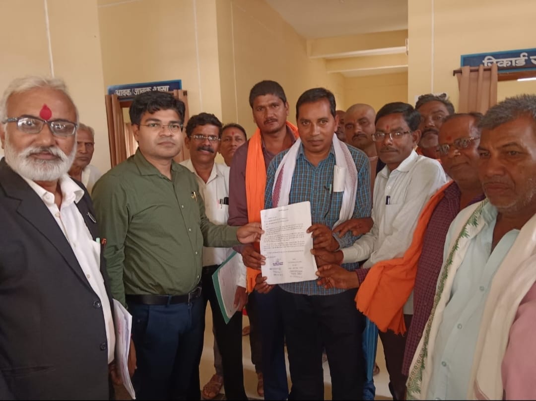 पोखरा में कृषि महाविघालय भवन एवम अनुसंधान केन्द्र खोलने किसानों ने मुख्यमंत्री के नाम सौंपा ज्ञापन        