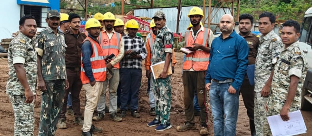 किरंदुल पुलिस की अवैध प्रवासियों के खिलाफ सख्त कार्रवाई,किरायेदारों का सत्यापन शुरू