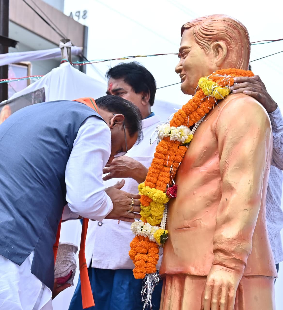 भारतरत्न स्वर्गीय अटल बिहारी वाजपेयी की पुण्यतिथि पर आयोजित पुष्पांजलि कार्यक्रम में शामिल हुए मुख्यमंत्री साय