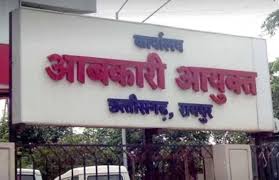 रेड के दौरान भड़के ग्रामीण,आबकारी टीम पर लाठी-डंडों से हमला