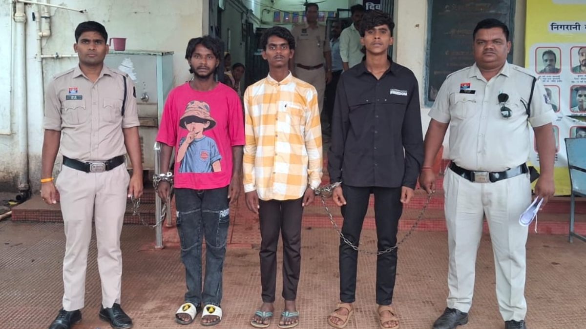 रायपुर: मंदिर हसौद डबल लूटकांड का 24 घंटे में खुलासा, 3 आरोपी गिरफ्तार, चाकू, मोबाइल और बाइक बरामद