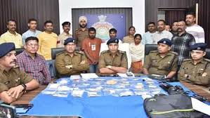 शराब कारोबारी के घर में लाखों की चोरी करने वाले तीन आरोपी को पुलिस ने किया गिरफ्तार 