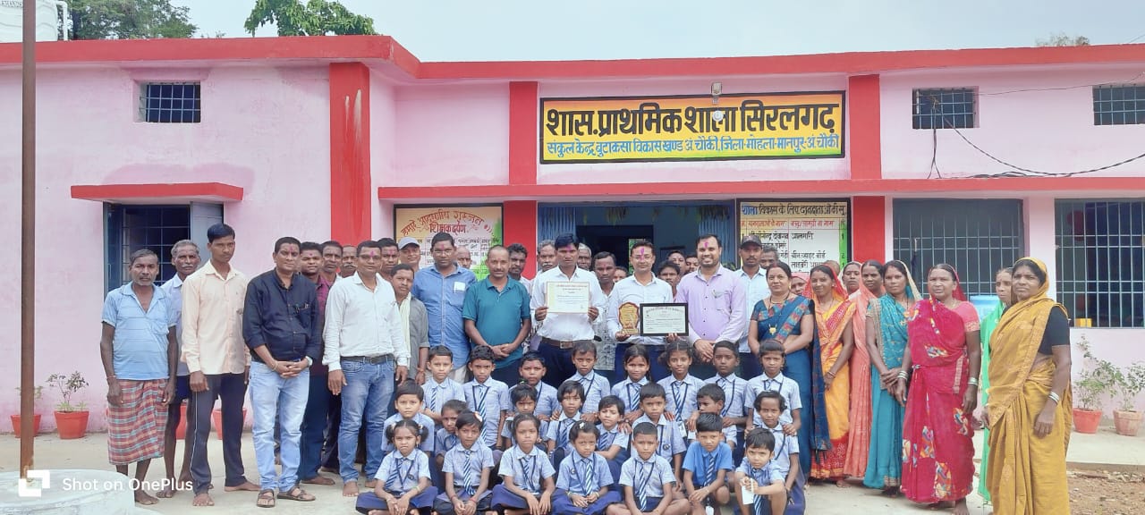 शिक्षक नीलकंठ कोमरे को राज्यपाल पुरस्कार प्राप्त होने पर सिरलगढ़ ग्रामवासी ने भव्य स्वागत किए