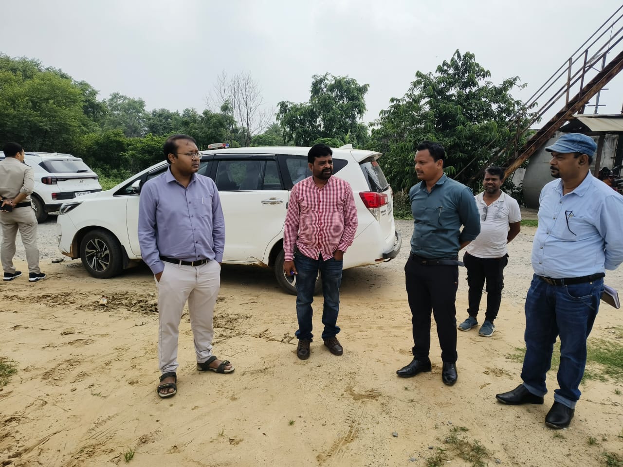 कलेक्टर ने साराडीह बैराज, कलमा बैराज सहित विभिन्न जलभराव क्षेत्रों का किया औचक निरीक्षण